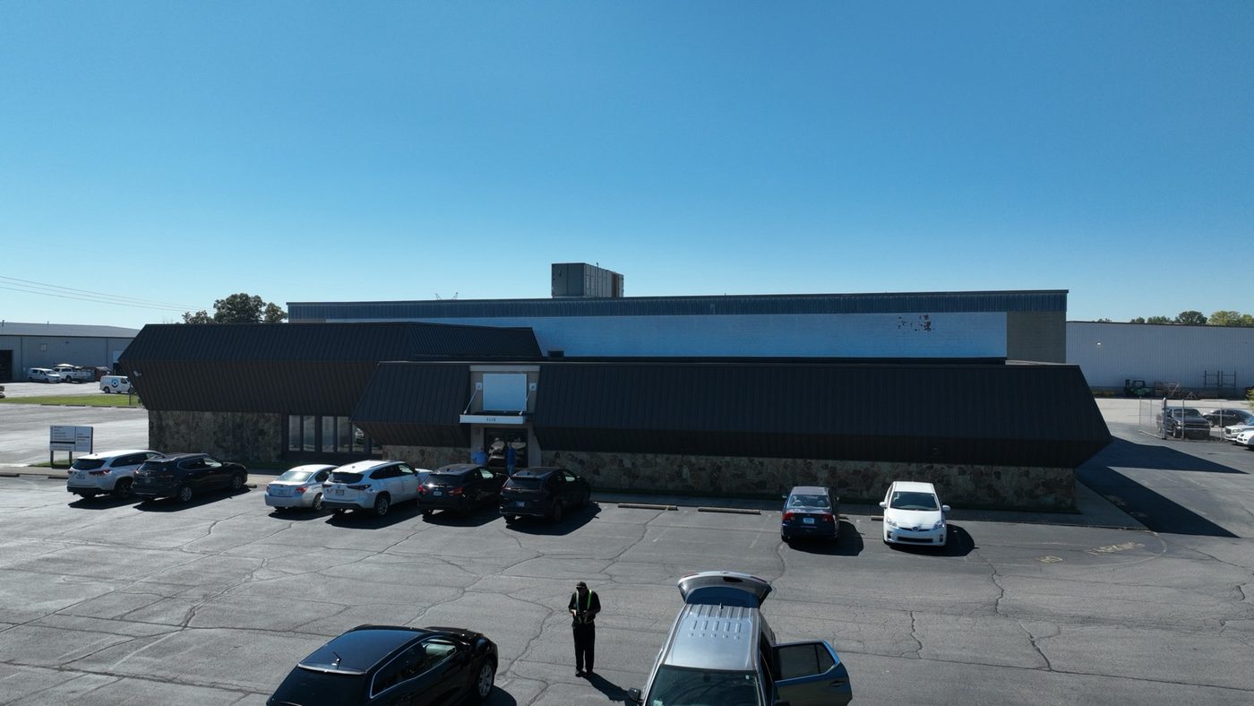4333 W 71st Street — industrial property photo 2