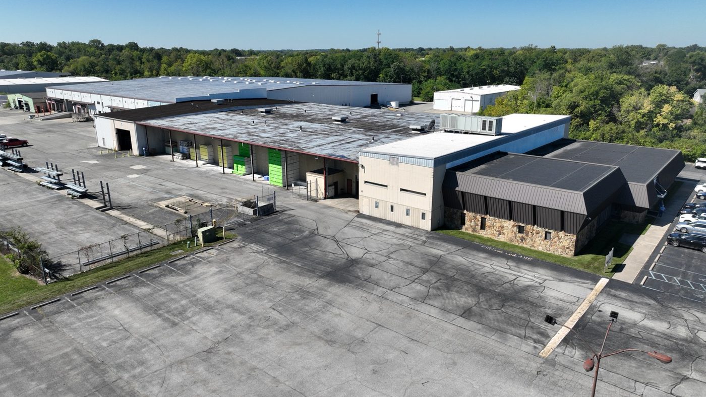 4333 W 71st Street — industrial property photo 3